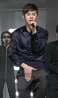 yunho_crotchdancesilkpantsbulge.gif